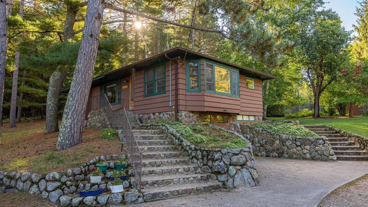 Orr House | A Central Lakehouse for All-Season Adventures