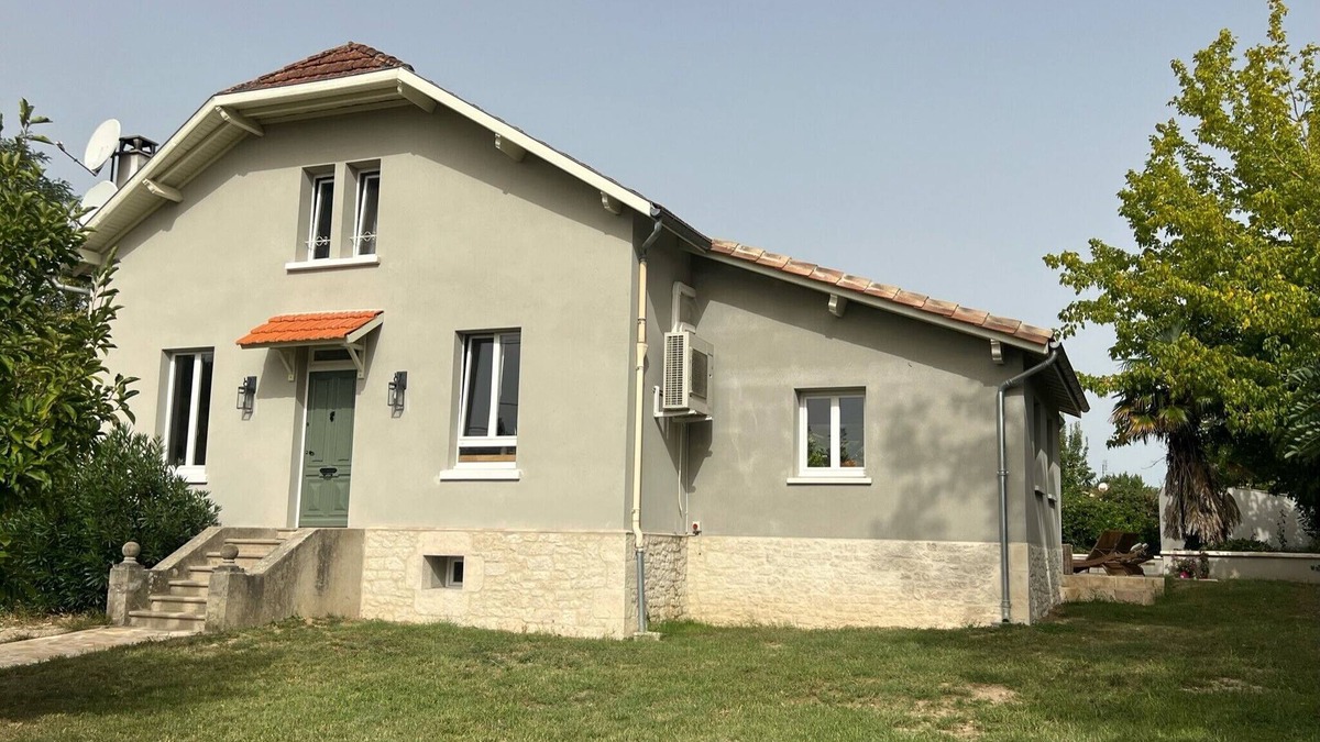 Eymet House | A charming 4 bedroom townhouse, easy walking distance to Eymet village.