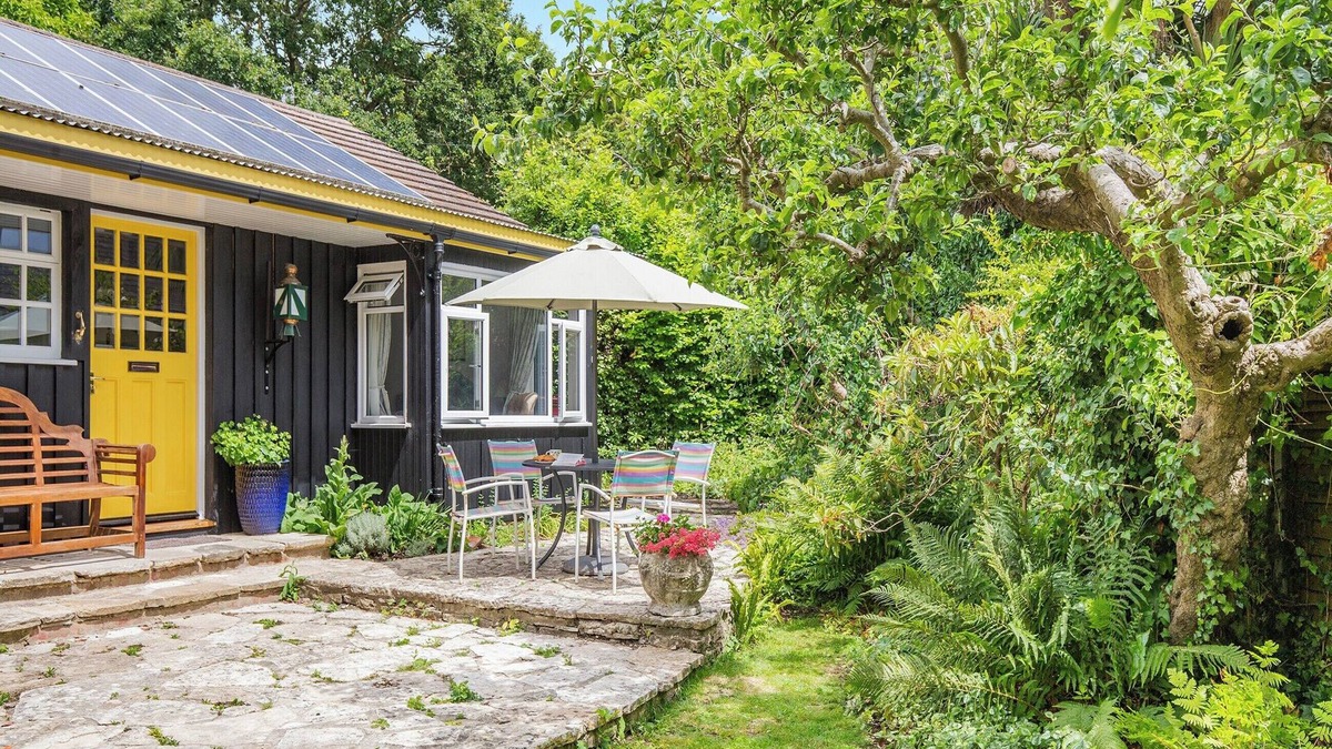 Portesham Cottage | A charming bungalow with an LSWR train attached.