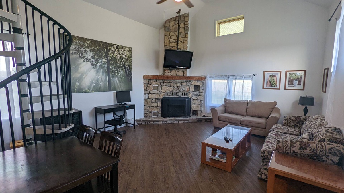 Hamilton Other | A Charming Newly Renovated Loft on Hobby Farm