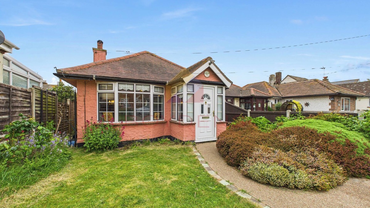 Frinton-on-Sea Cottage | A Charming Traditional Two Bedroom Cottage in Kirby Le Soken