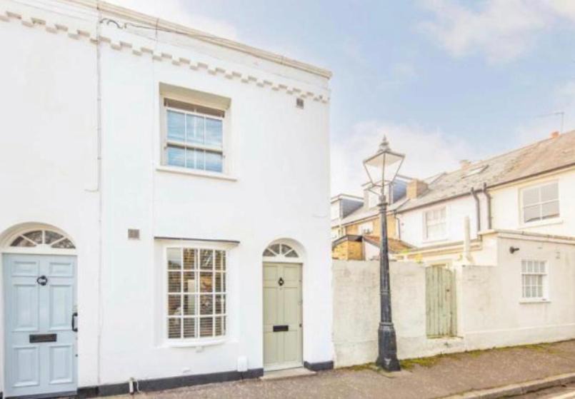 South Richmond Apartment | A charming Victorian 1 Bed Cottage in Richmond