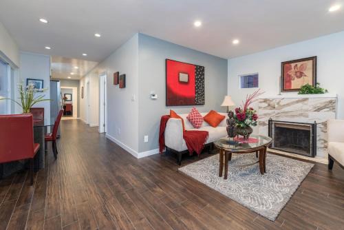 Oakland Apartment | A comfortable place to relax