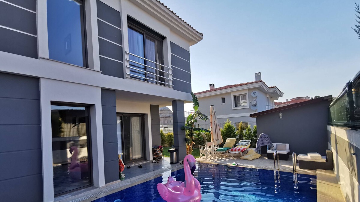 Cesme Villa | A comfortable villa with pool in Cesme VillaAtasoy