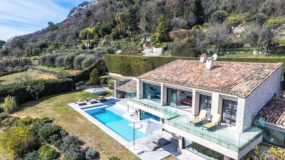Vence Villa | A contemporary and stylish architectural gem nestled in the Alpes-Maritimes
