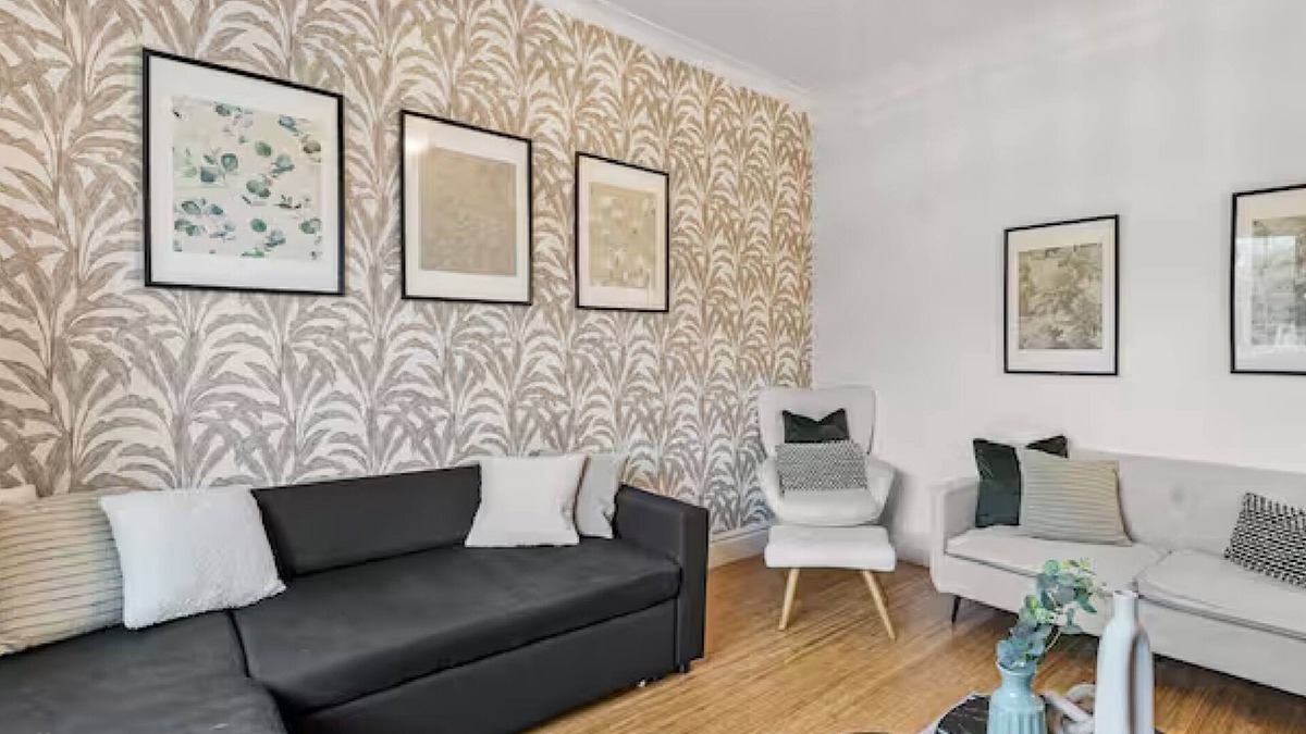 Cheltenham House | A Contemporary Cotswold Grace-Beautiful 4Bed Haven
