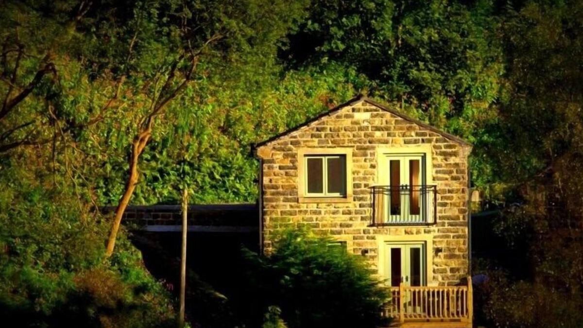 Wadsworth Apartment | A cosy country retreat within easy walking distance of Hebden Bridge