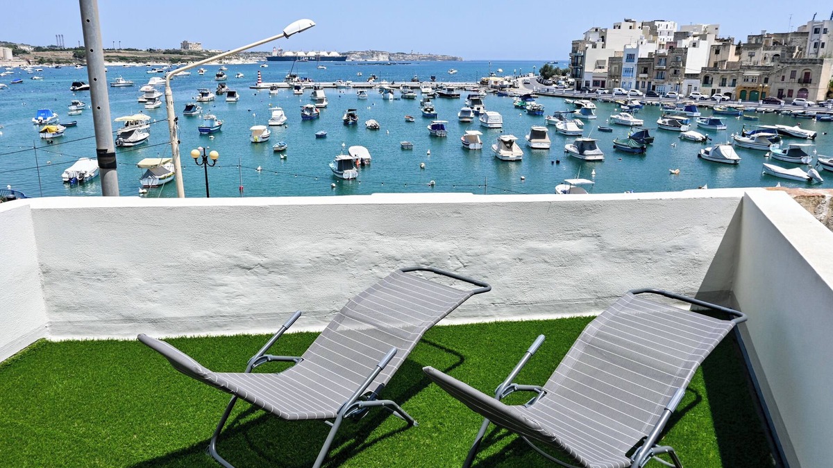 Birzebbuga House | A Cosy Nest Overlooking The Sea, Birżebbuġa, Malta