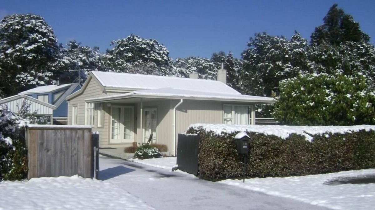 Ohakune House | A cosy & warm holiday home 20 min. drive to Mt. Ruapehu & Turoa ski-field.