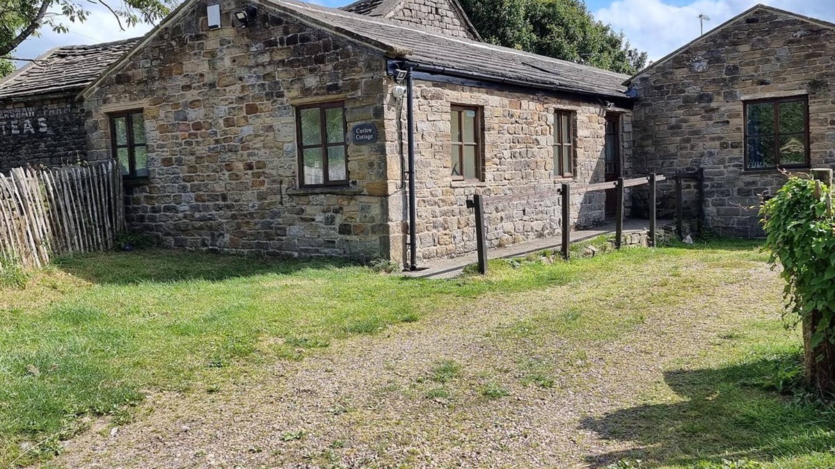 Eldwick Cottage | A cottage that sleeps 4 guests in 2 bedrooms