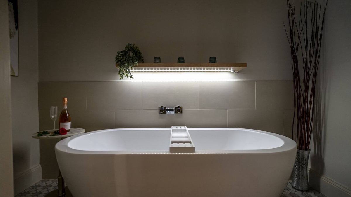 Bootham Apartment | A couples retreat that sleeps 2 guests in 1 bedroom