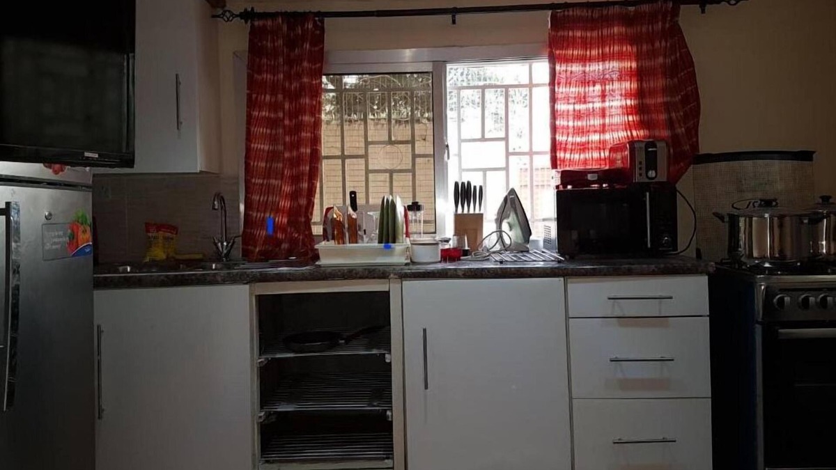 Bouvet Island Apartment | A cozy apartment in a quiet location .n5 minute drive to Lumley Beach.