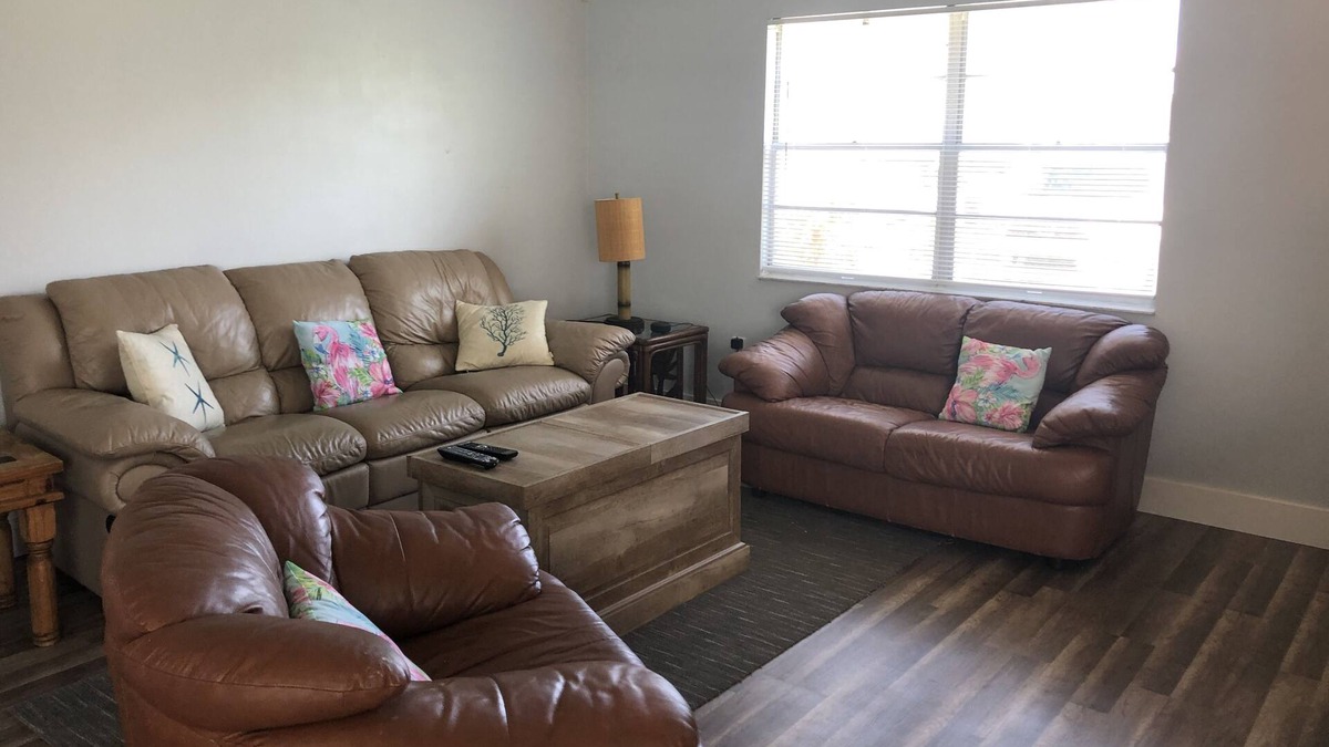 Horton Shores Apartment | A Cozy Beachcomber's Paradise 2/1