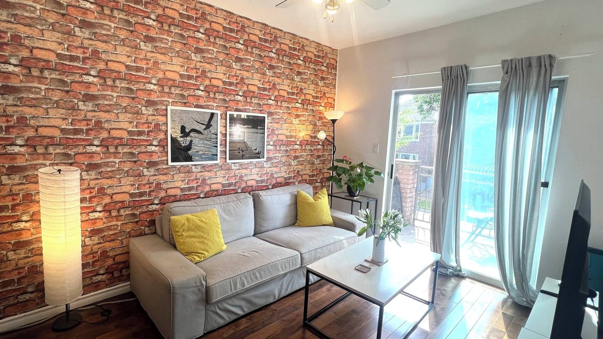 Trinity - Bellwoods House | A Cozy & Bright Apartment w/Terrace-Friendly Neighbourhood Downtown Toronto