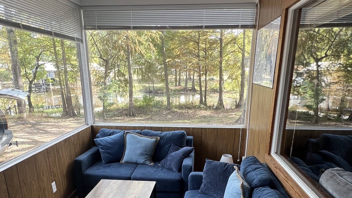 Bernice Cottage | A cozy cabin with two docks and a private boat launch