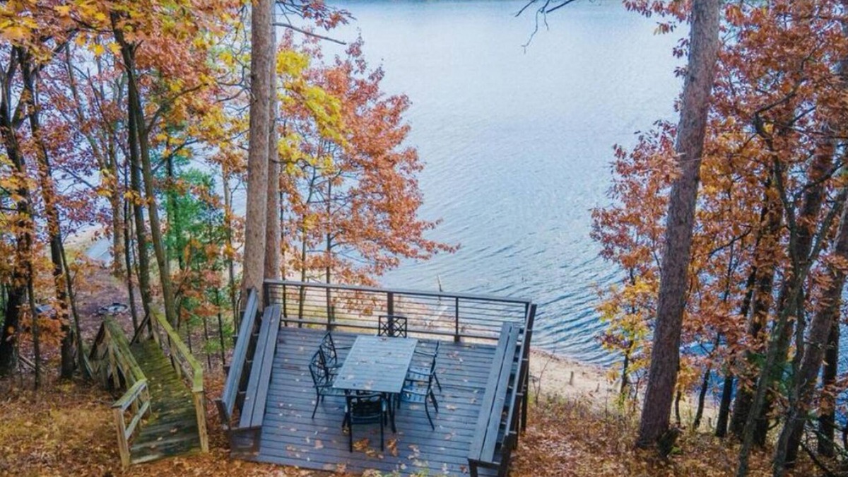 Waushara County House | A cozy escape at Fish Lake Hideaway- Lake house with beautiful views!