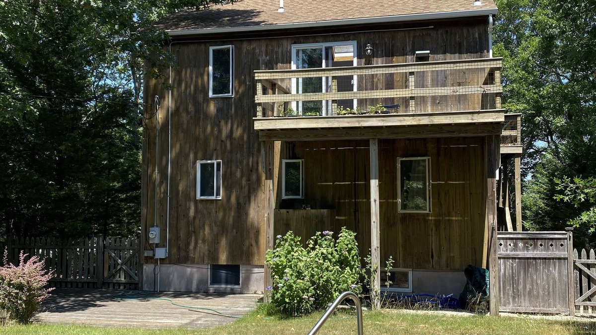 Sag Harbor House | A Cozy Family-Friendly Wooden House In Tree Paradise Close to Ocean & Bay Beach