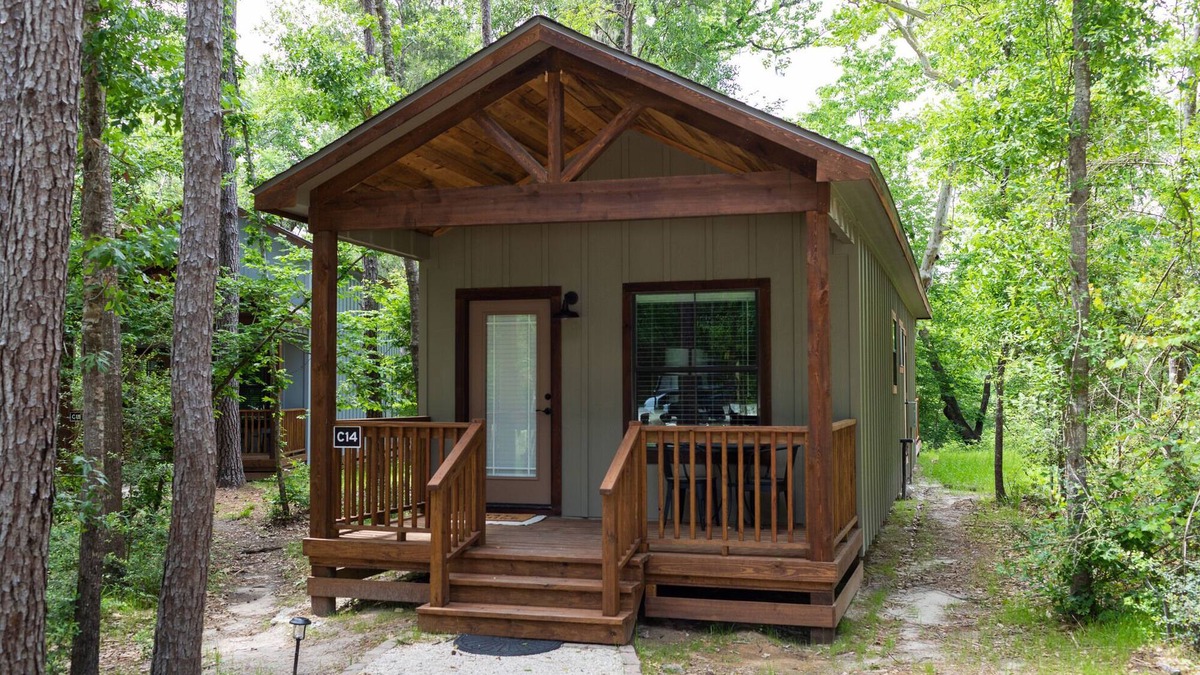 Livingston Cabin | A Cozy Getaway Right on the Water, Two Creeks Crossing Resort