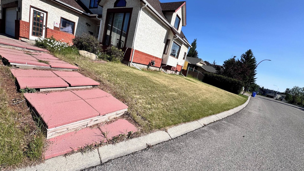 Northwest Calgary House | A cozy homestay @ Stastone