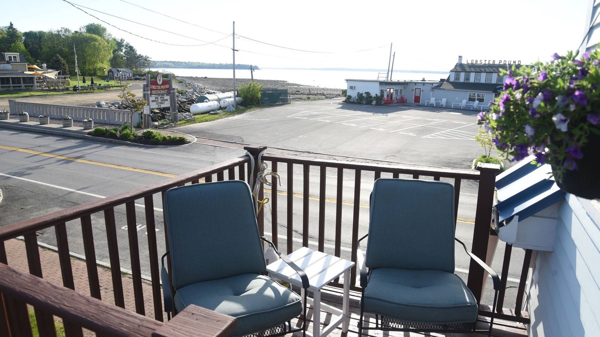 Lincolnville Cottage | A Cozy Nautical Nest on Lincolnville Beach