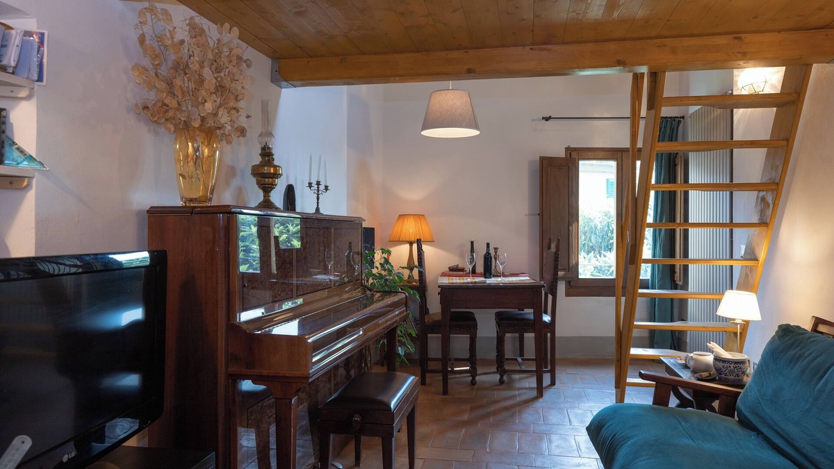 Oltrarno Apartment | A cozy place with fully equipped kitchen, piano and fast internet