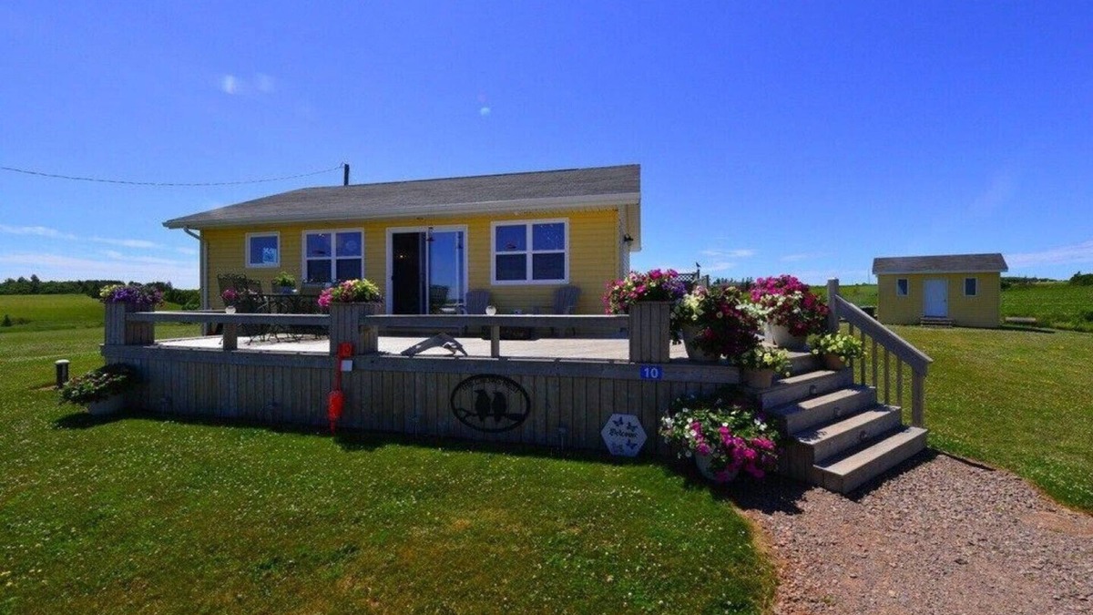 Sea View House | A cozy rustic cottage with a short walk to a fantastic beach in Seaview, PEI