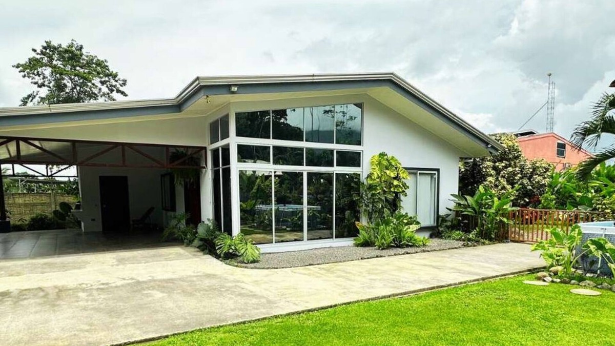 La Fortuna House | A&E House, La Fortuna w/Baldi Hot Springs day pass included