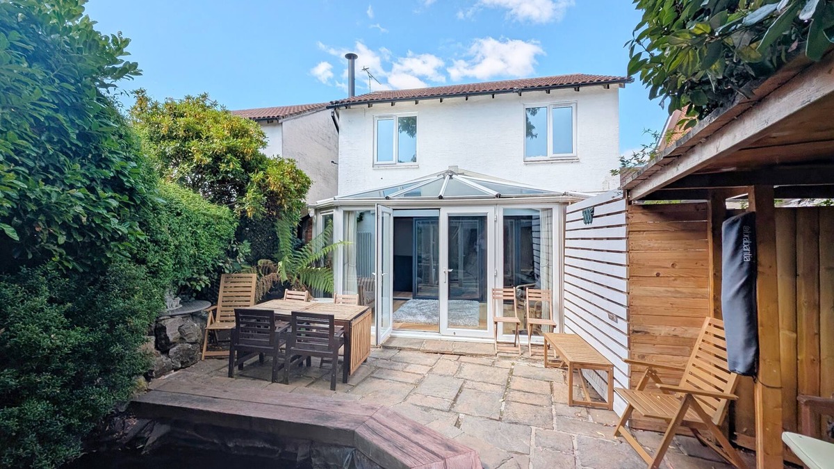 Littlehampton House | A family house that sleeps 8 guests in 4 bedrooms