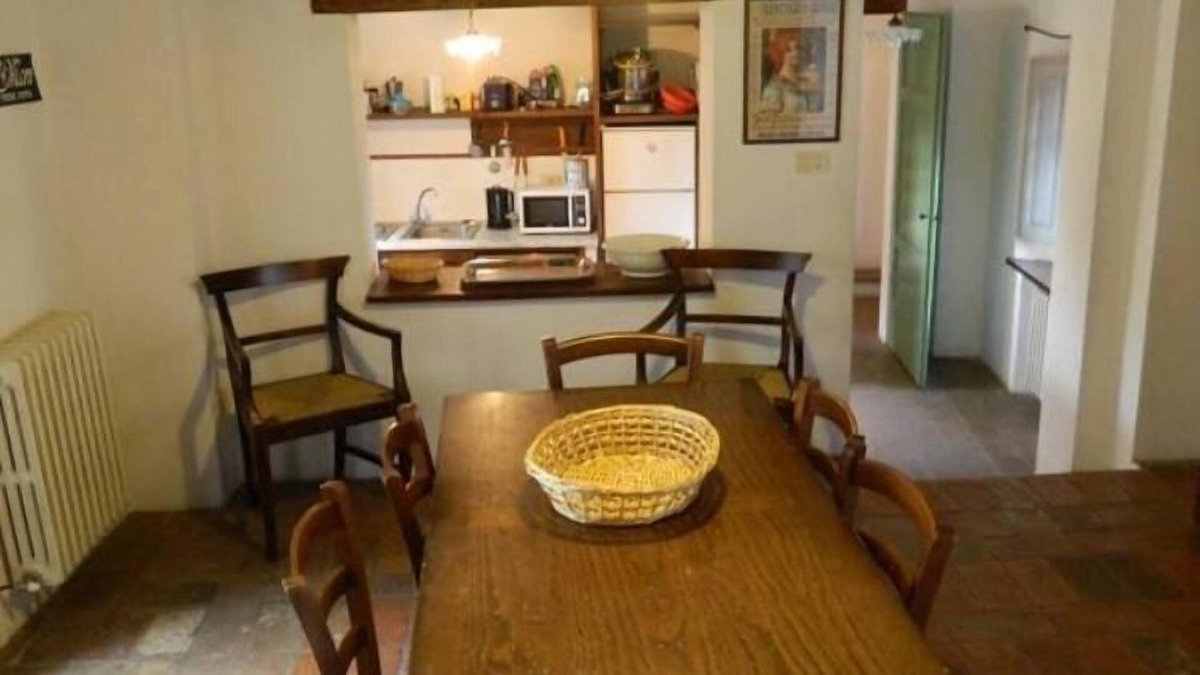 Palazzone Apartment | A farmhouse typical of the Tuscan country-houses 3