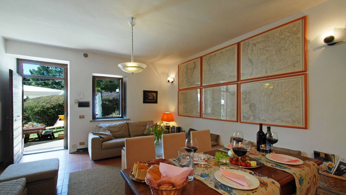 Citta della Pieve House | A farmhouse in a large forest on a mountain with an immense view around it.