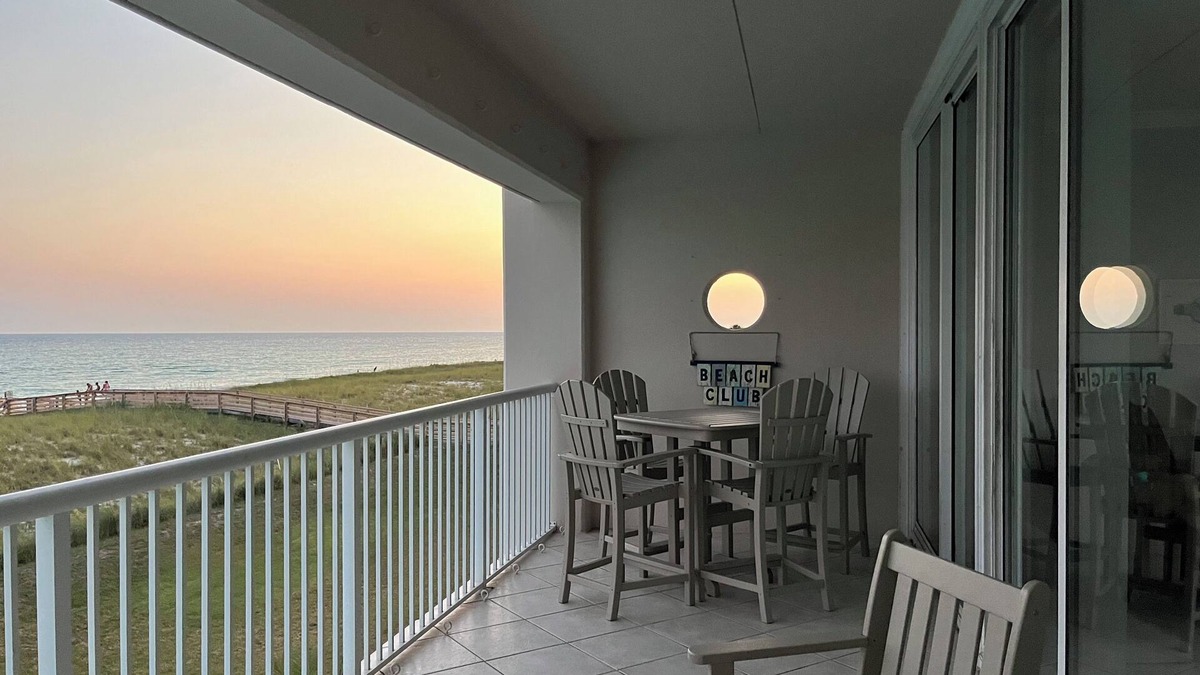 Navarre Beach Condo | A few discounted Sep dates left! Beach service included until the end of October