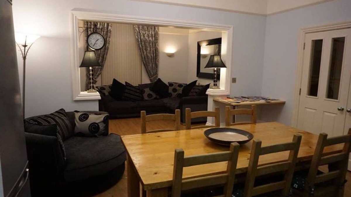 Weston-super-Mare Apartment | ★A few steps away from the beach | Seaside Retreat | Ground floor apartment