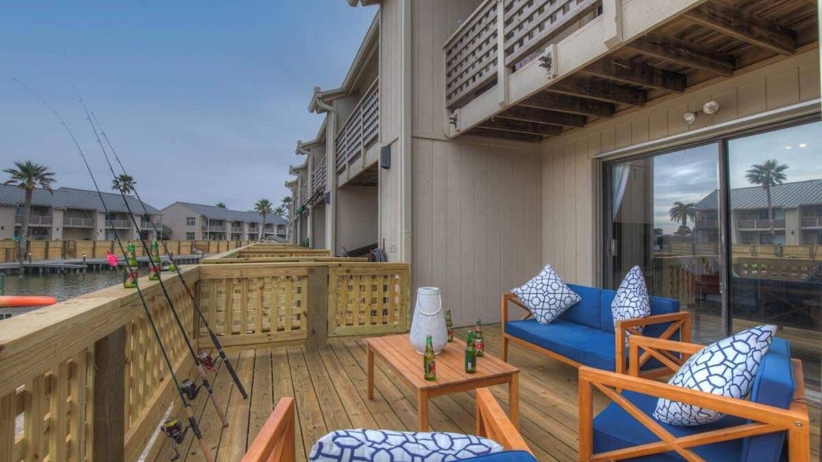 Harbor Oaks Condo | A Fishers ParadiseW/Boatdock!