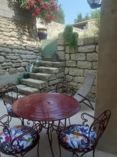 Uzes Apartment | A fleur de rue appartement climatisé Uzès centre