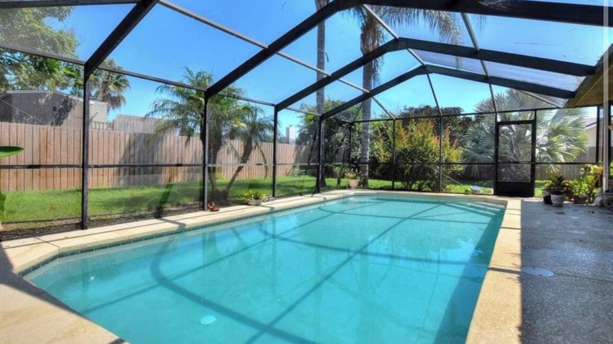 Auburndale House | A Florida Oasis with a private pool! 15 minutes to Lego land!