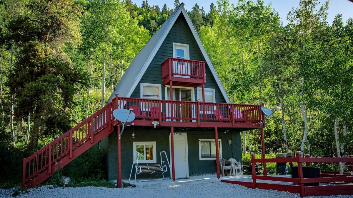 Garfield Ski Chalet | A-Frame Cabin: 3 Bed, 2 Bath - 10 Minutes away from Monarch, CO