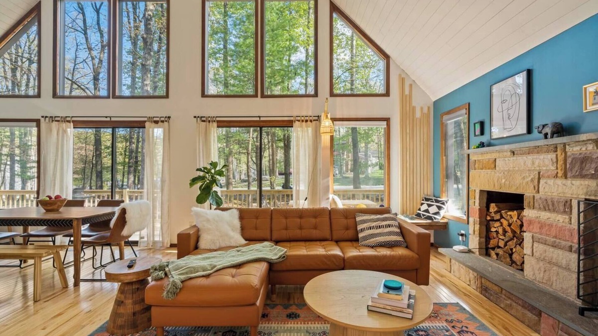 East Stroudsburg Ski Chalet | A-Frame | Ski | Hike | Firepit | Hot Tub