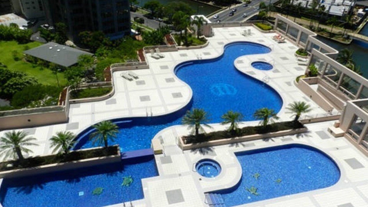 McCully - Moiliili Condo | A Gallery of Views and Art at the Waikiki Landmark