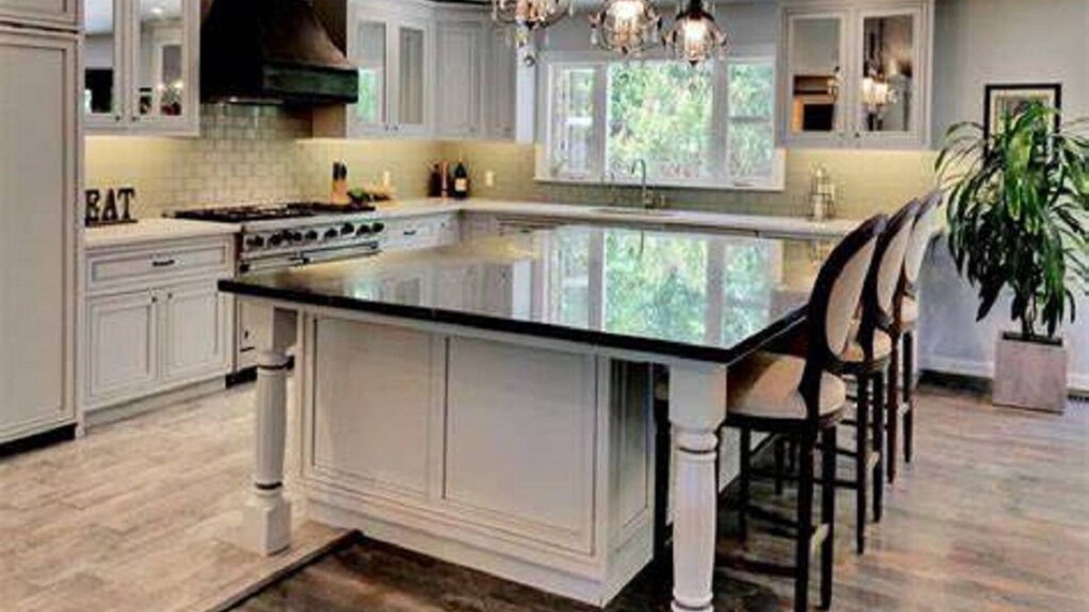 Sonoma House | A gated vineyard oasis with main house, pool house, hot tub, bocce & more