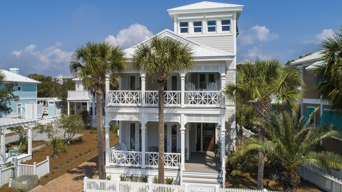 Sunnyside House | A Glimpse of Heaven in Carillon Beach! Steps to beach w/complimentary loungers!