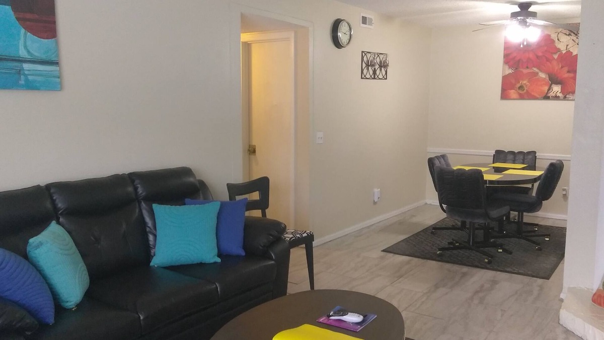 Warr Acres Condo | A GREAT FIND! Discounts for this Lovely, Clean, Colorful & Comfy 2B/2B Condo!