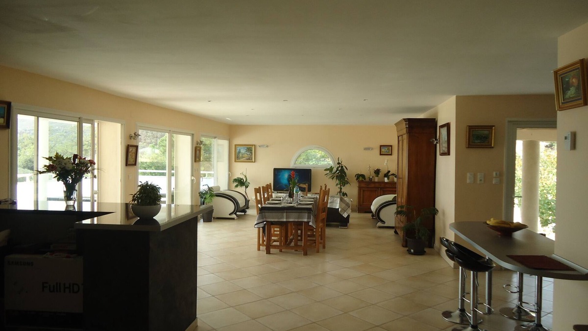 Istres House | A haven of peace nestled in the heart of Provence