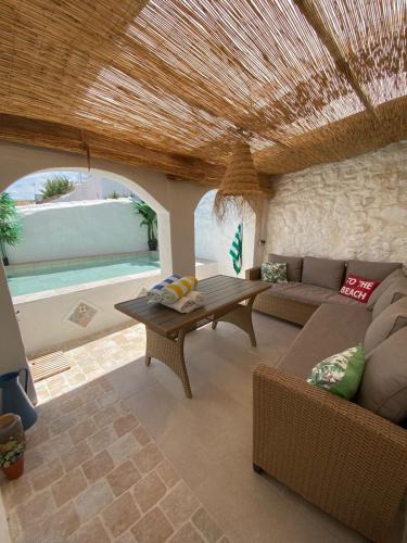 Estepa House | A hidden gem in Estepa. With Dip pool, WiFi, BBQ!