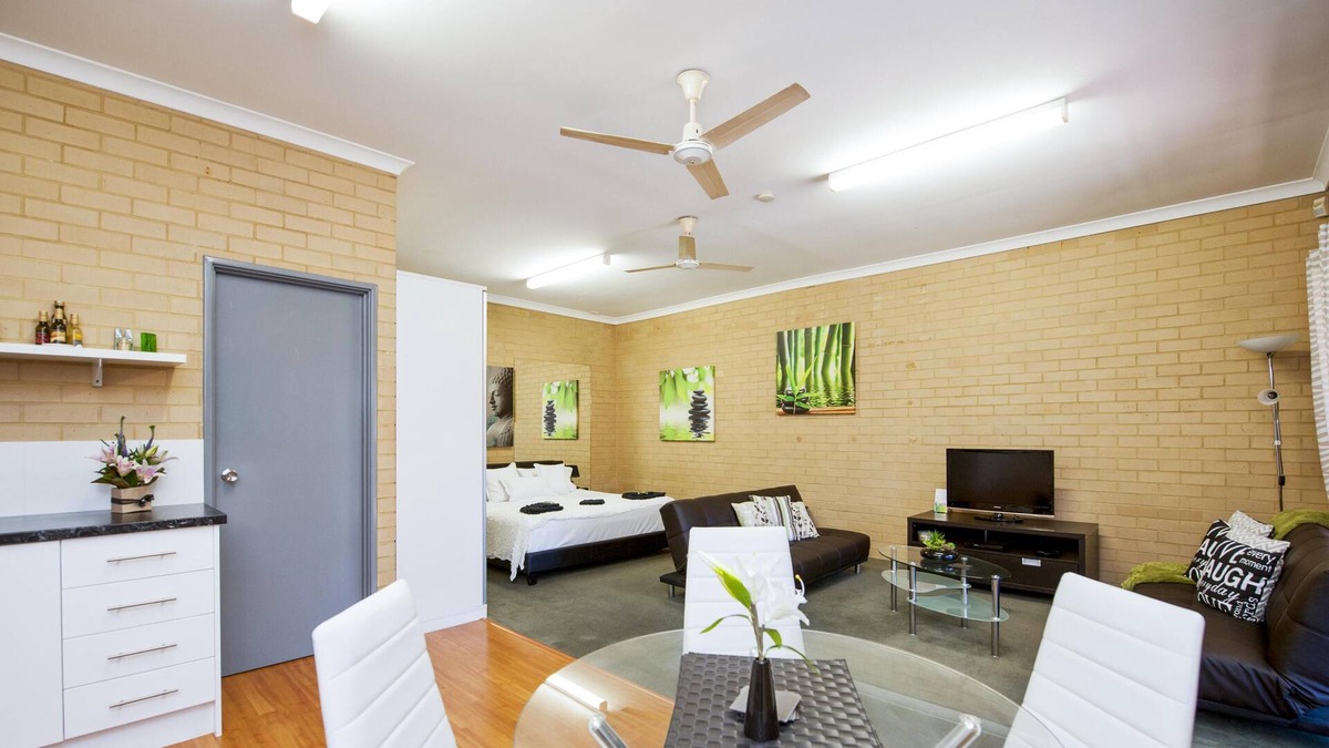 Innaloo Cabin | A Hidden Gem short stay as it is so well priced set in a well kept garden