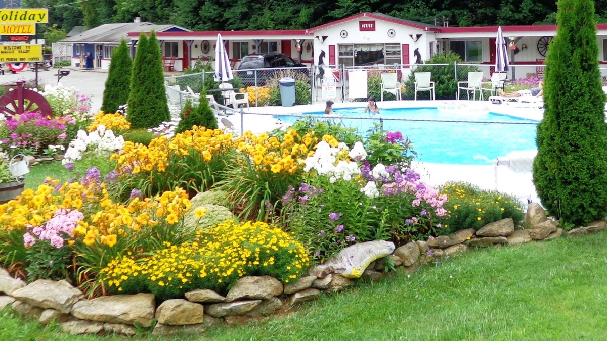 Maggie Valley Hotel | A Holiday Motel