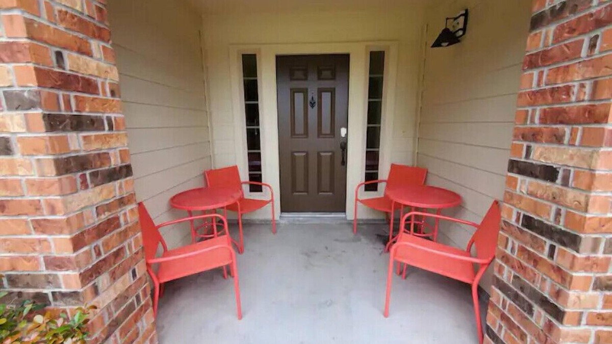 Conroe House | A Home away from Home- King bed-sleeps9