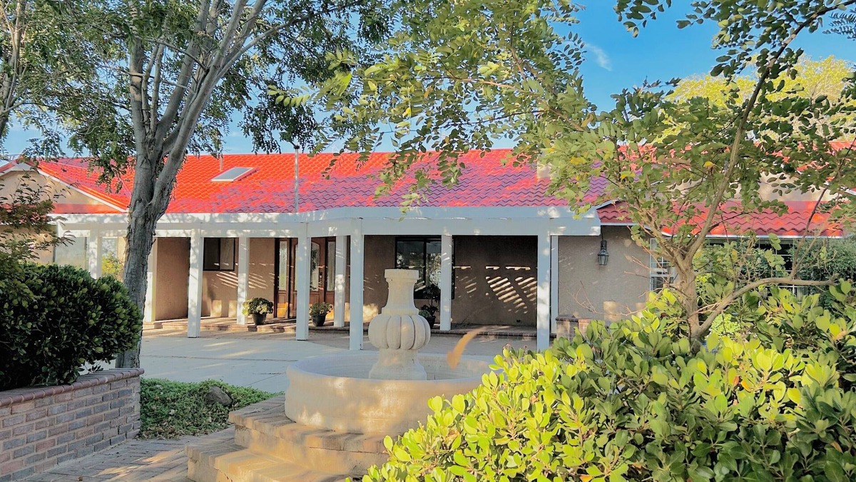 Palmdale House | A Home Surrounded by Nature
