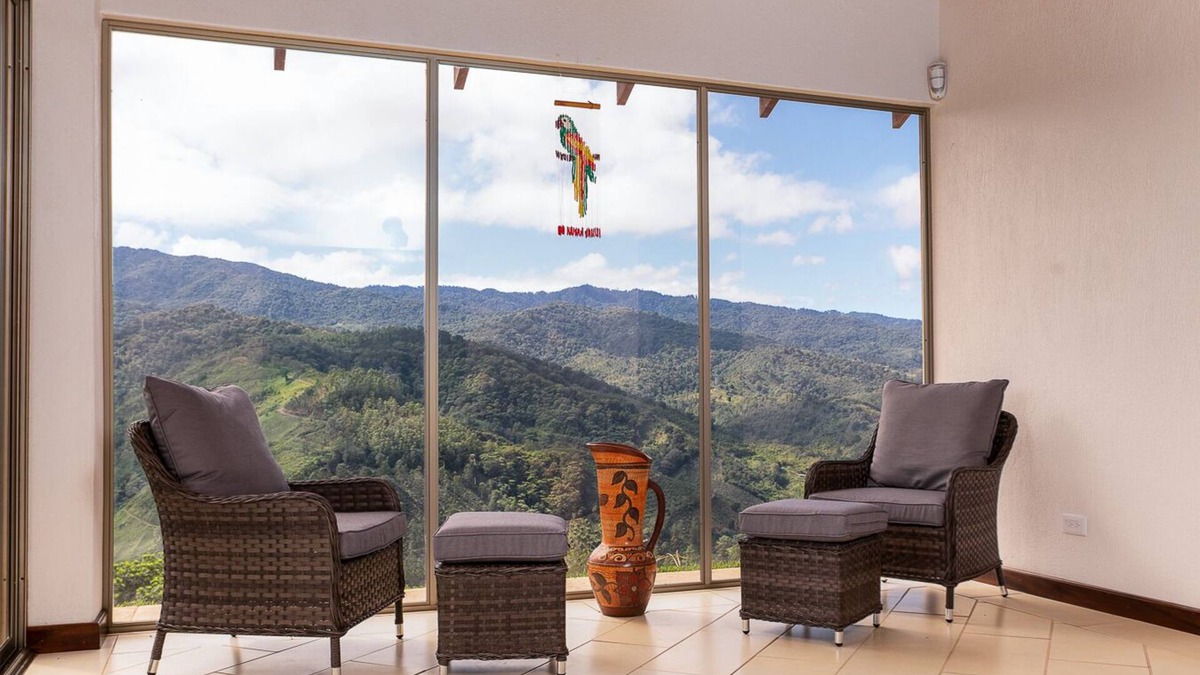 Orosi House | A home with beautiful mountain views. A Gem Close to Orosi.