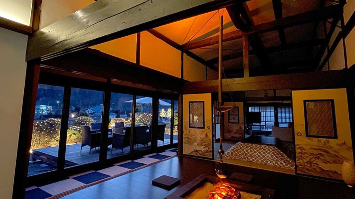 Wakamiko Villa | A house with a hearth surrounded by Mt. Fuji and Yatsugatake.