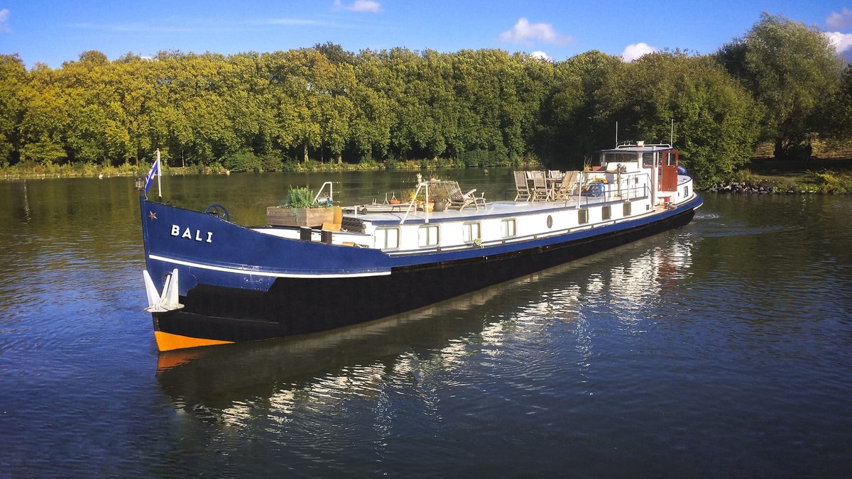 Bois Blancs Boat Rental | A houseboat in the heart of Lille